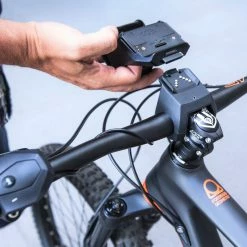 COBI (Bosch) Bosch EBike - COBI.Bike Hub Avec éclairage Avant AmbiSense -Accessoires VAE Soldes bosch ebike cobi bike hub eclairage ambisense montage 3840x2160 scaled