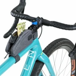 Evoc - Sacoche De Bike Packing Pour Tube Supérieur 0,5 L -Accessoires VAE Soldes evoc sacoche bike packing tube superieur 500 ml montee ouverte 3840x2160