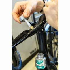 Motorex - Carbon Paste - Pâte De Montage 7 Motorex - Carbon Paste - Pâte De Montage -Accessoires VAE Soldes motorex carbon paste pate de montage 2 3840x2160