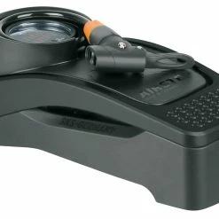 SKS - Pompe à Pied Airstep Digi Pour Vélo électrique -Accessoires VAE Soldes sks pompe a pied airstep digi detail 2 3840x2160