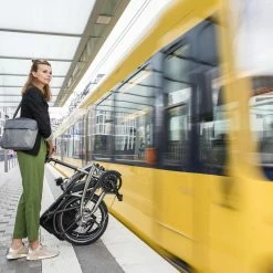 Tern Vektron S10 - 2022/2023 -Accessoires VAE Soldes tern vektron s10 velo electrique pliant en action 3840x2160